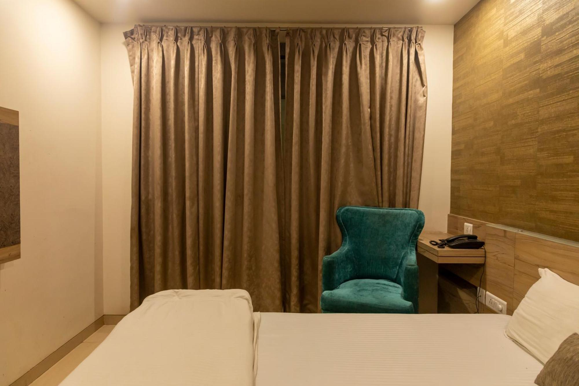 Adarsh Palace Hotel Бхопал Экстерьер фото
