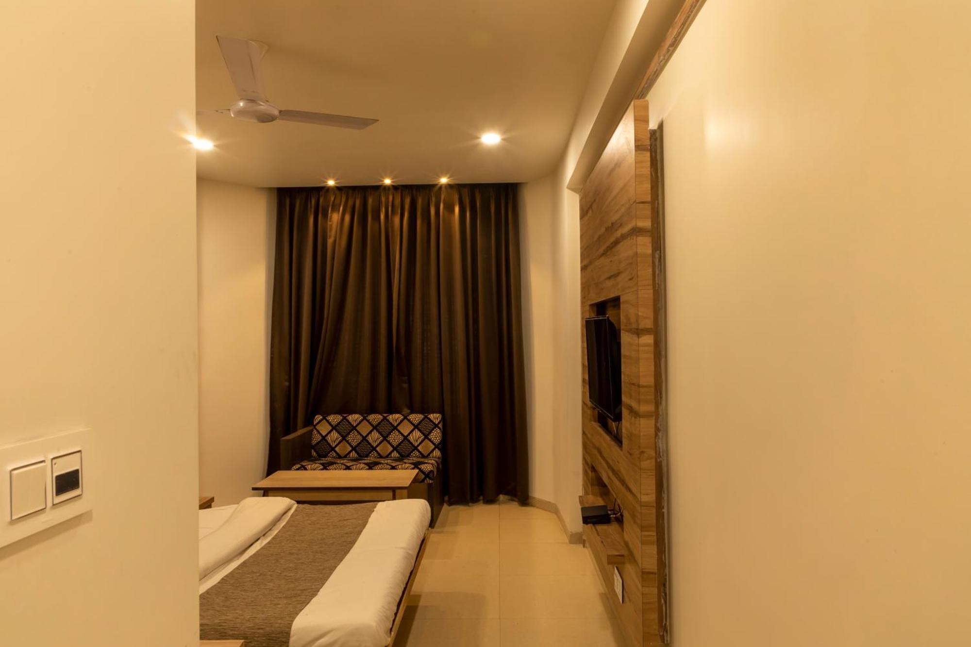 Adarsh Palace Hotel Бхопал Экстерьер фото