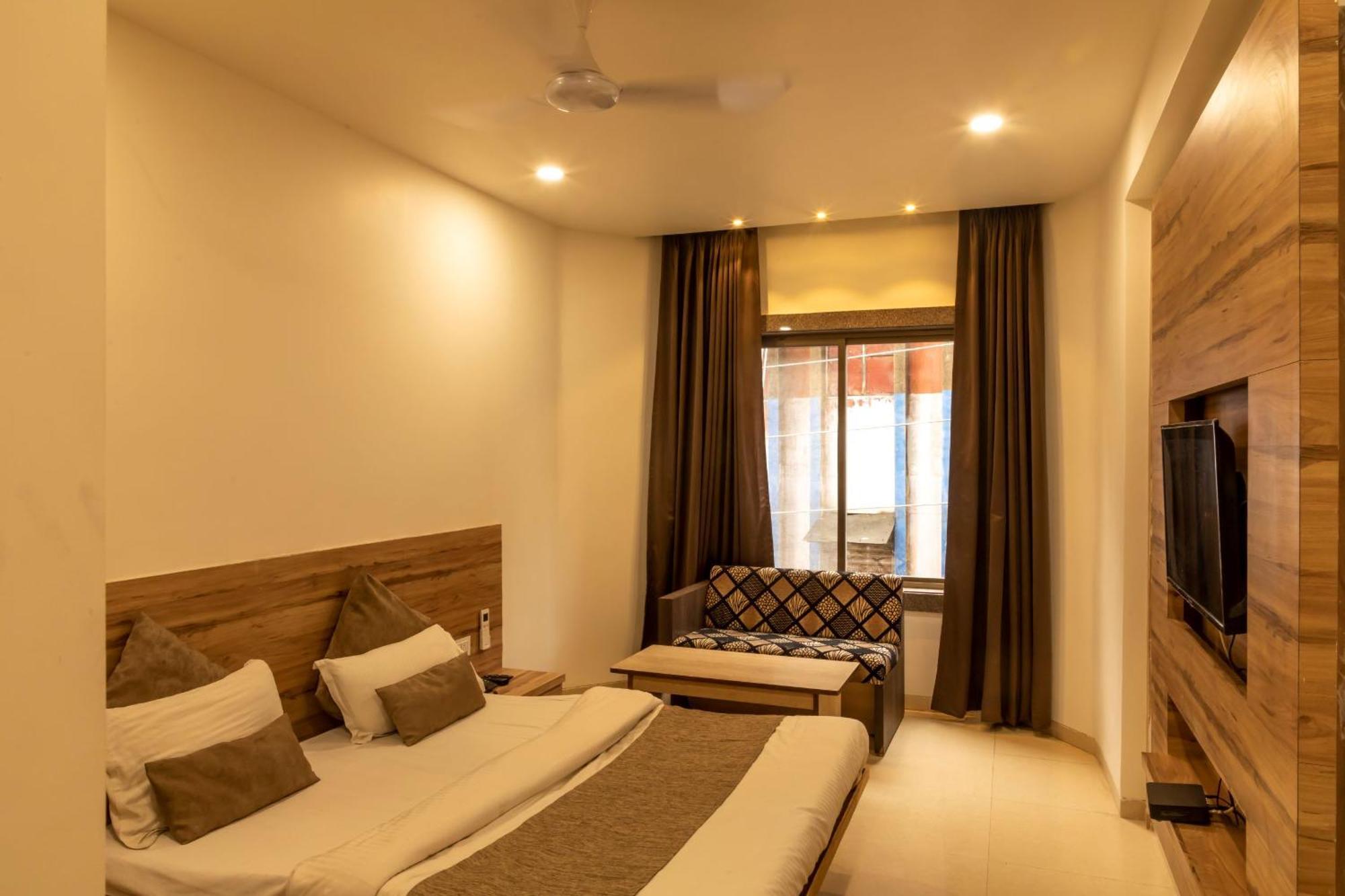 Adarsh Palace Hotel Бхопал Экстерьер фото